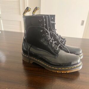 1460 Patent Leather Lace Up Boots : size 10 Ladies in immaculate condition.